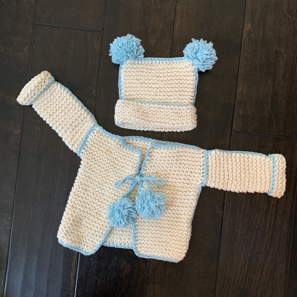 Baby / Infant Knitted Outfit (Holiday Gift)